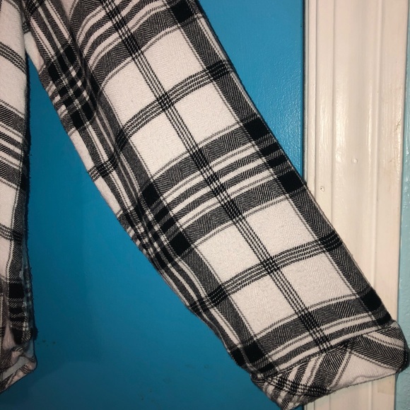 intro. Plaid Flannel Style Black and White Blouse - Picture 7 of 11